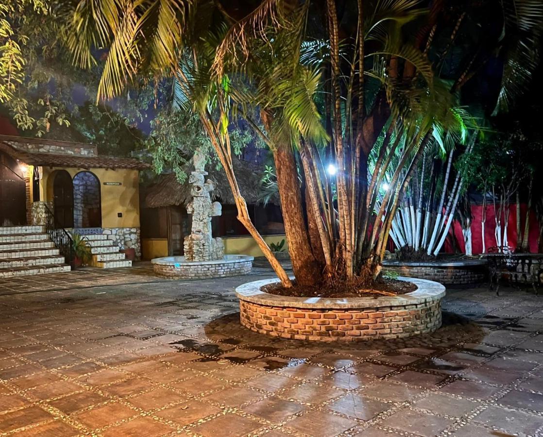 Hotel Rancho Escondito ปูแอร์โตเอสกอนดิโด ภายนอก รูปภาพ